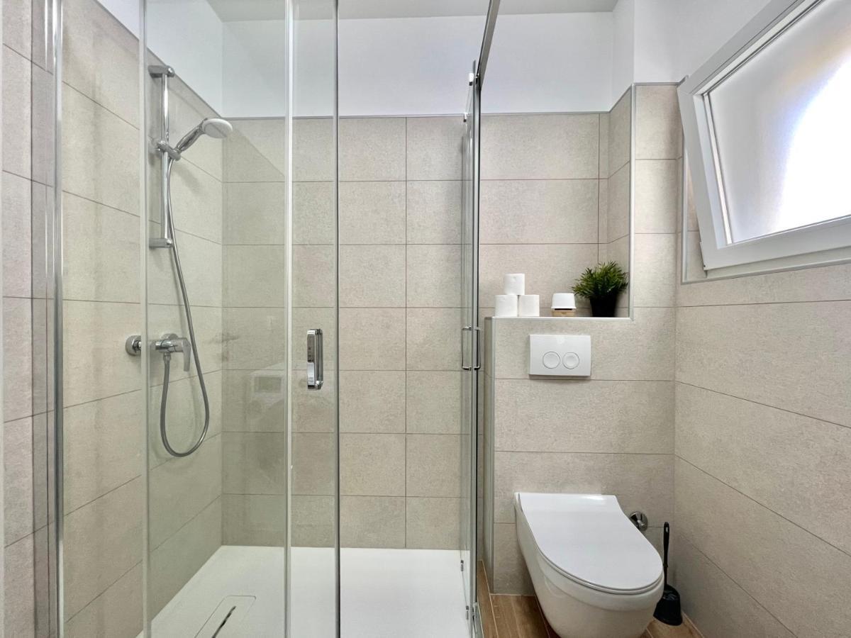 Fantasia Del Mare Apartment And Rooms 드라말리 외부 사진