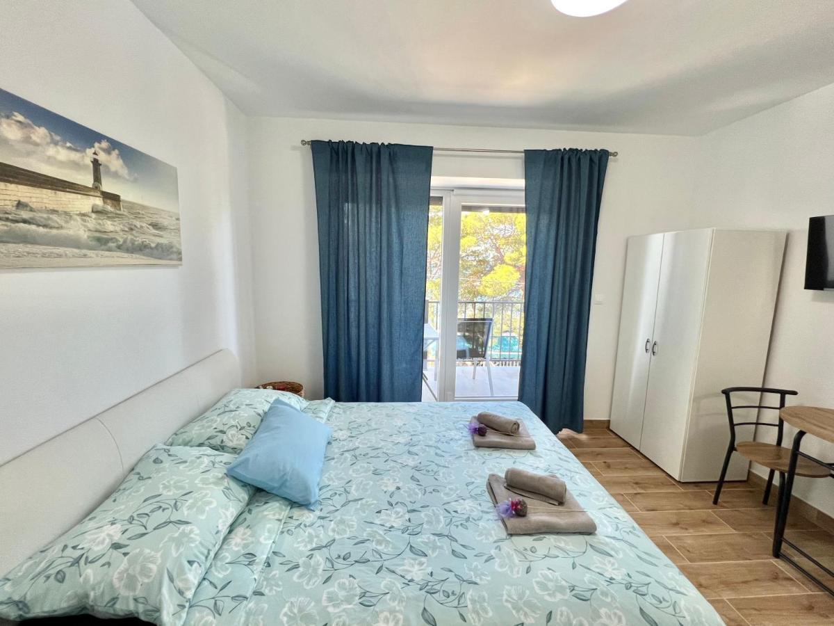 Fantasia Del Mare Apartment And Rooms 드라말리 외부 사진