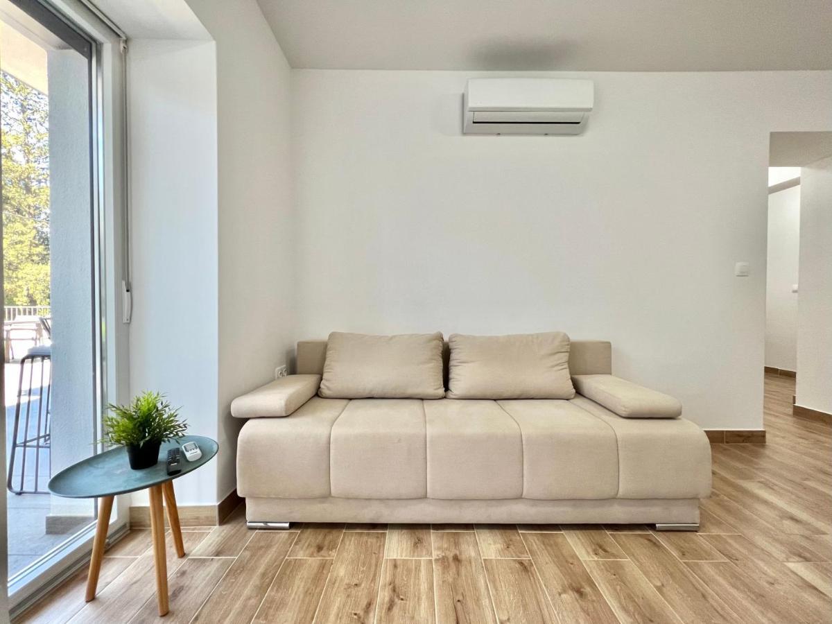 Fantasia Del Mare Apartment And Rooms 드라말리 외부 사진