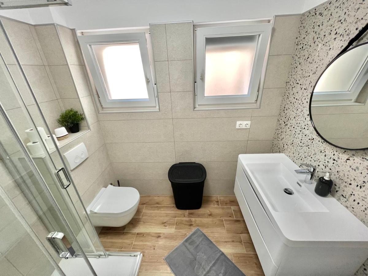 Fantasia Del Mare Apartment And Rooms 드라말리 외부 사진