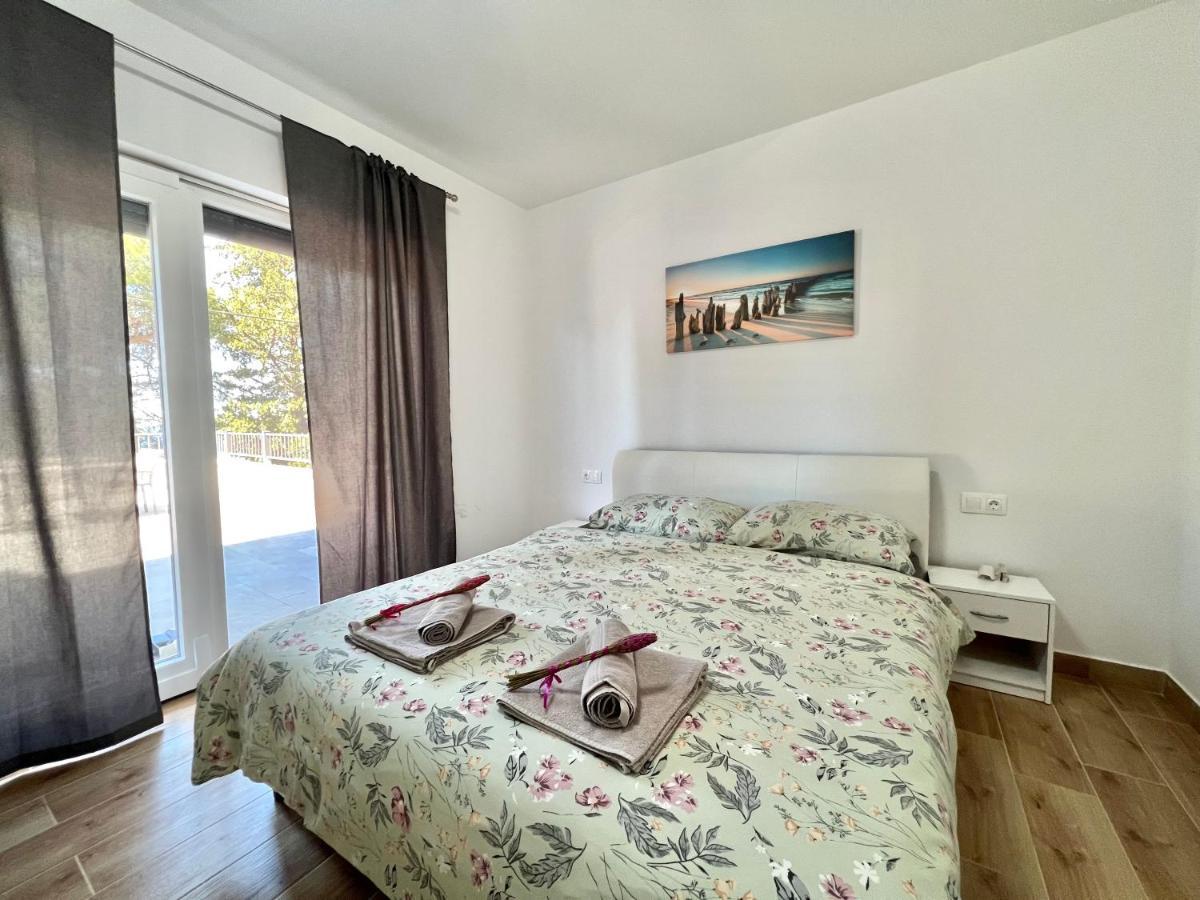 Fantasia Del Mare Apartment And Rooms 드라말리 외부 사진
