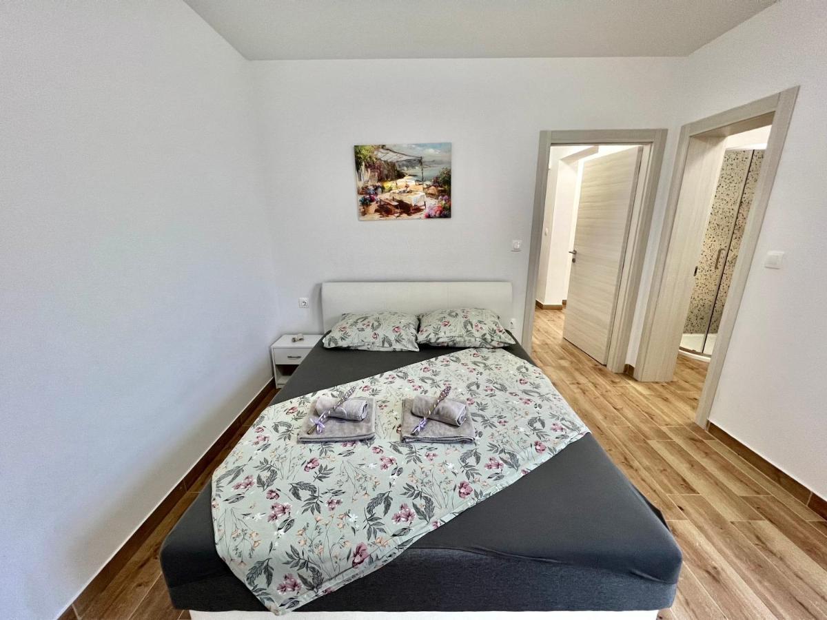 Fantasia Del Mare Apartment And Rooms 드라말리 외부 사진