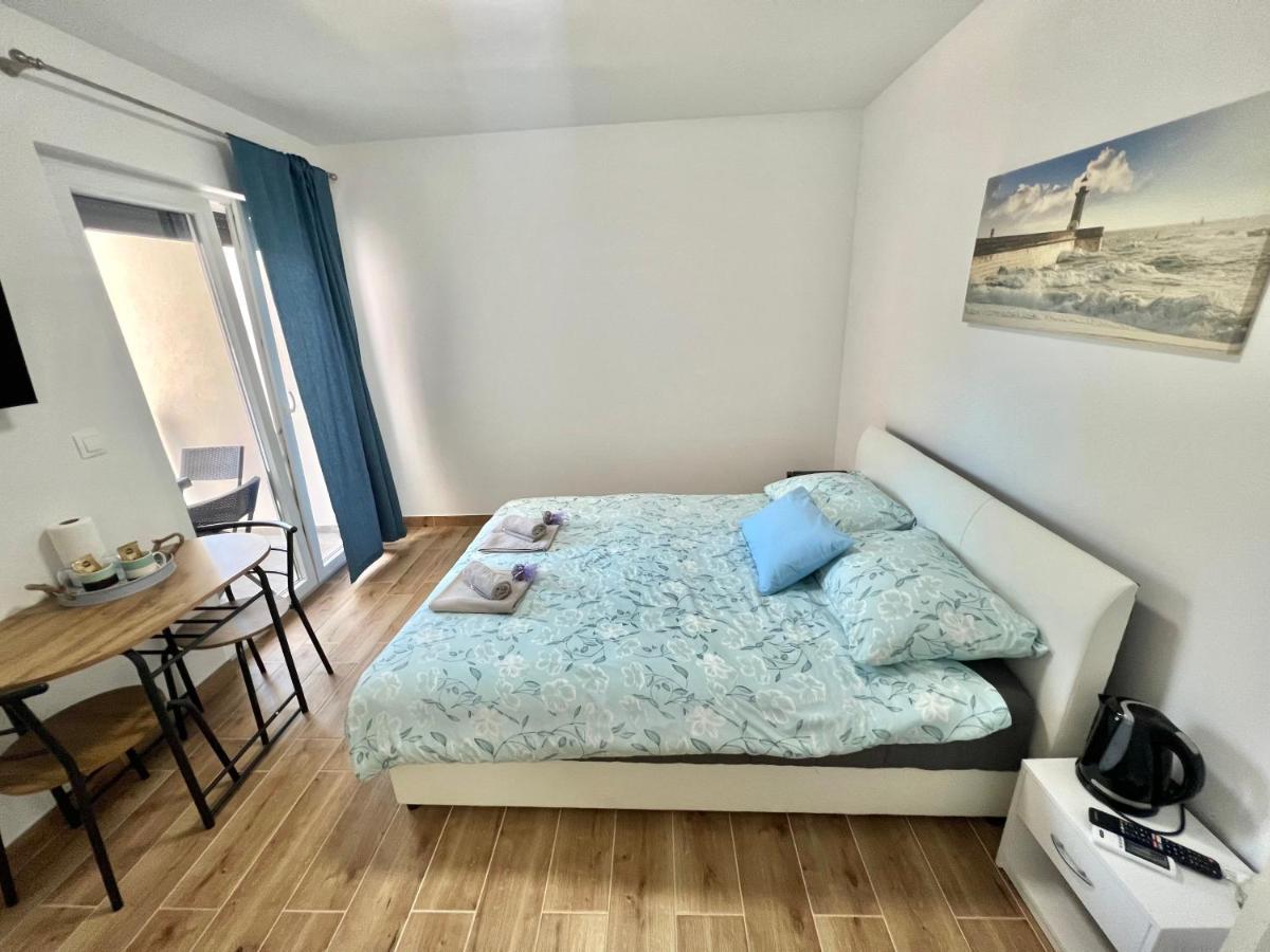 Fantasia Del Mare Apartment And Rooms 드라말리 외부 사진