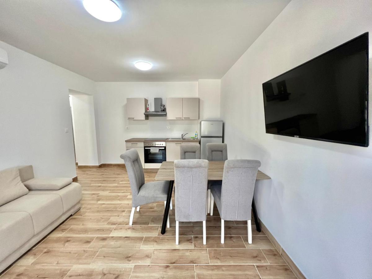 Fantasia Del Mare Apartment And Rooms 드라말리 외부 사진