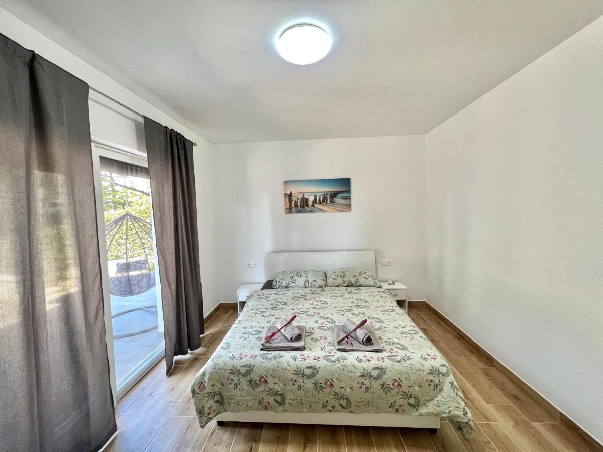 Fantasia Del Mare Apartment And Rooms 드라말리 외부 사진