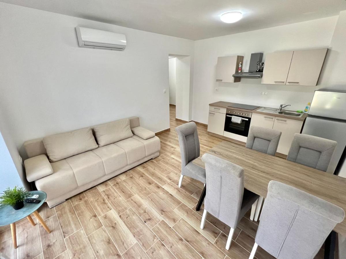 Fantasia Del Mare Apartment And Rooms 드라말리 외부 사진