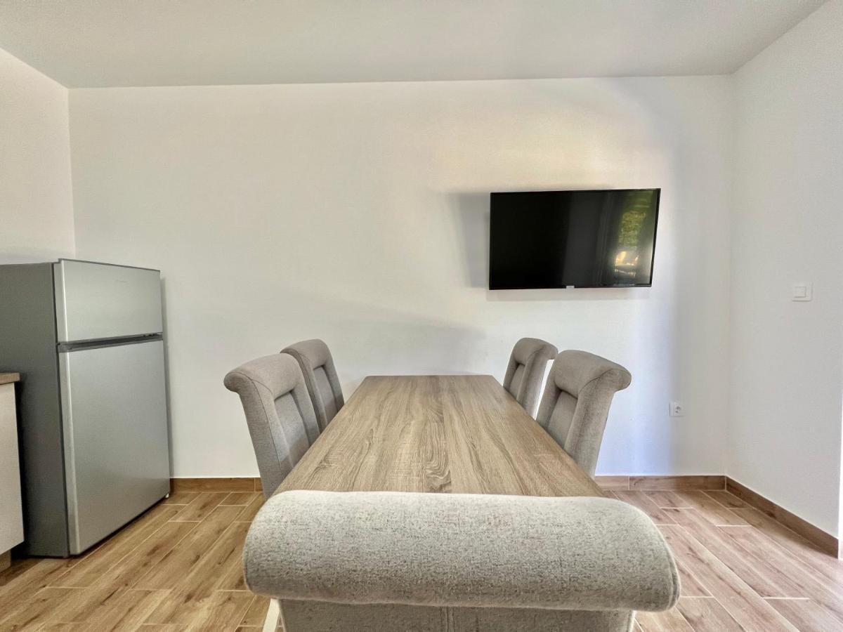 Fantasia Del Mare Apartment And Rooms 드라말리 외부 사진