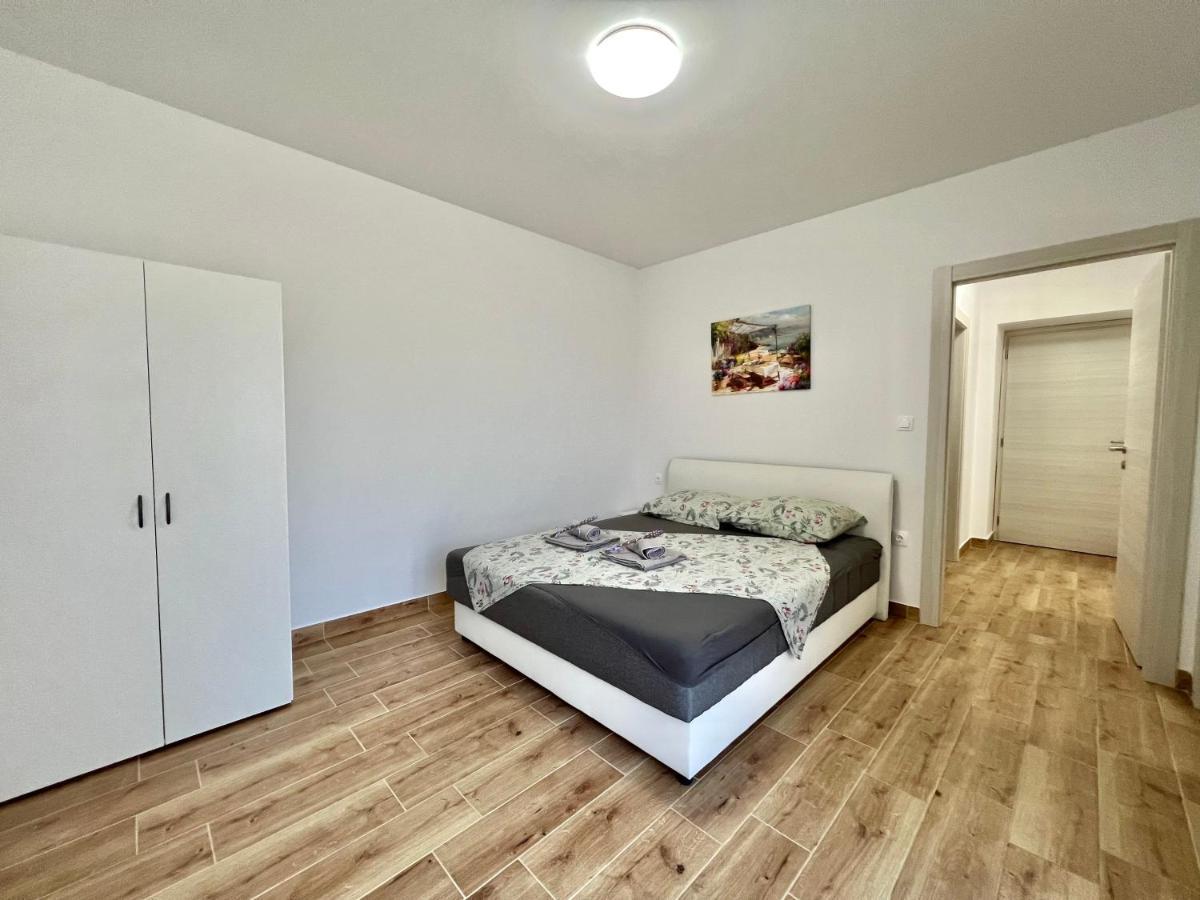Fantasia Del Mare Apartment And Rooms 드라말리 외부 사진