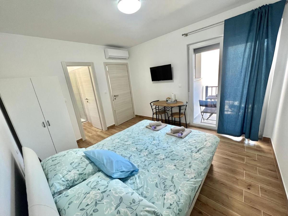 Fantasia Del Mare Apartment And Rooms 드라말리 외부 사진