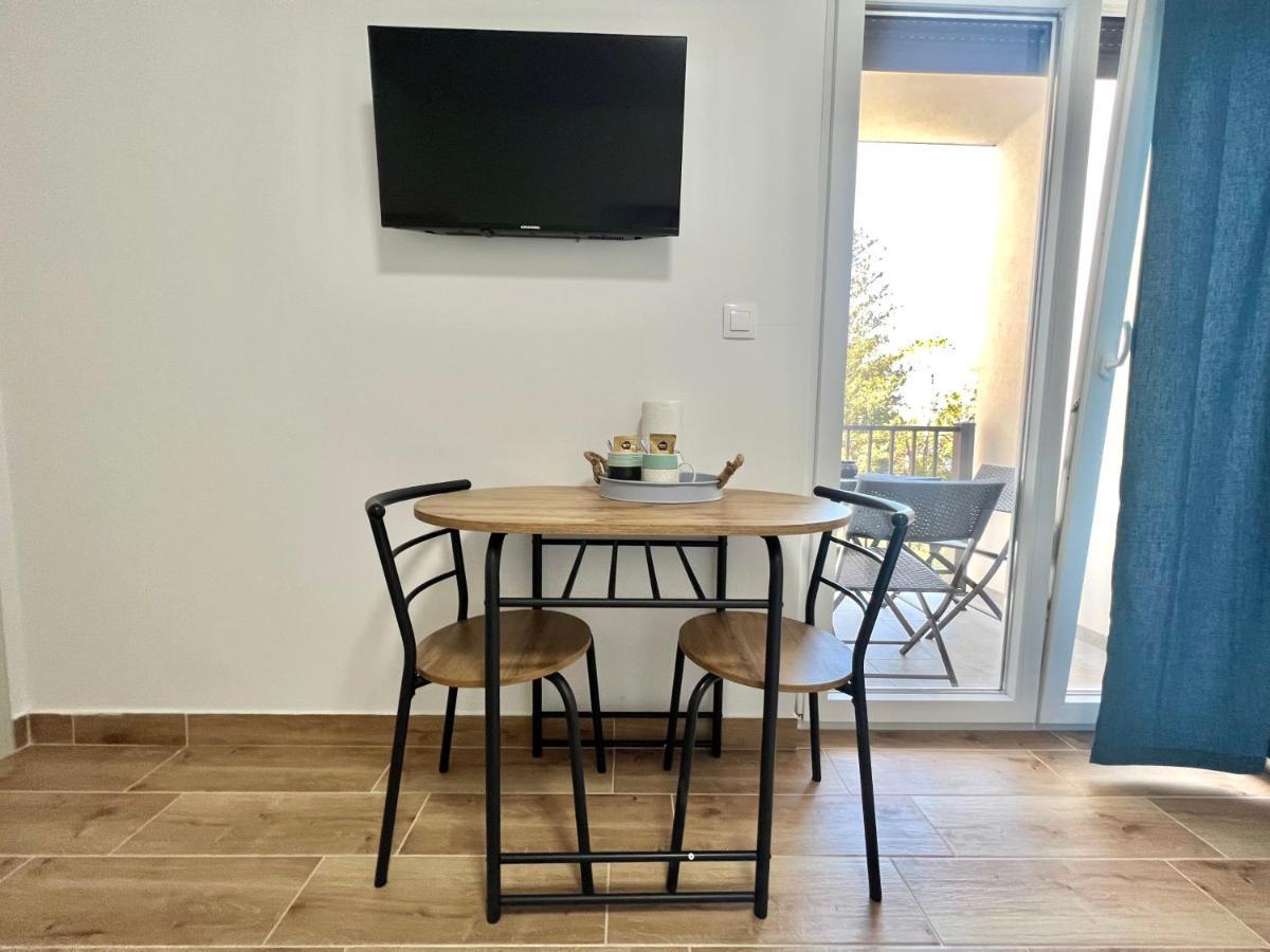 Fantasia Del Mare Apartment And Rooms 드라말리 외부 사진