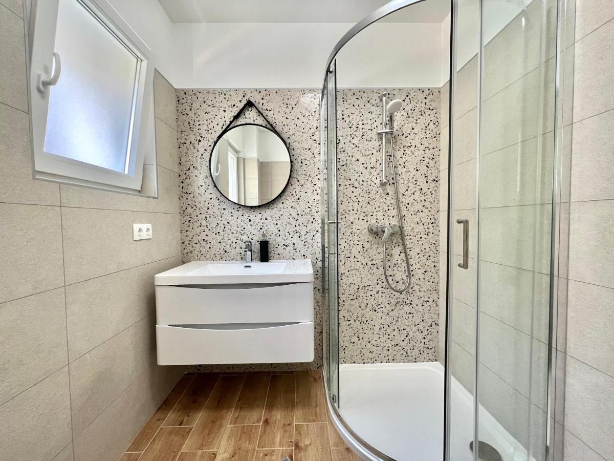 Fantasia Del Mare Apartment And Rooms 드라말리 외부 사진