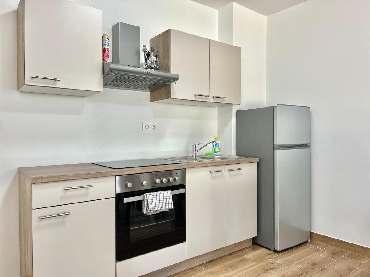 Fantasia Del Mare Apartment And Rooms 드라말리 외부 사진