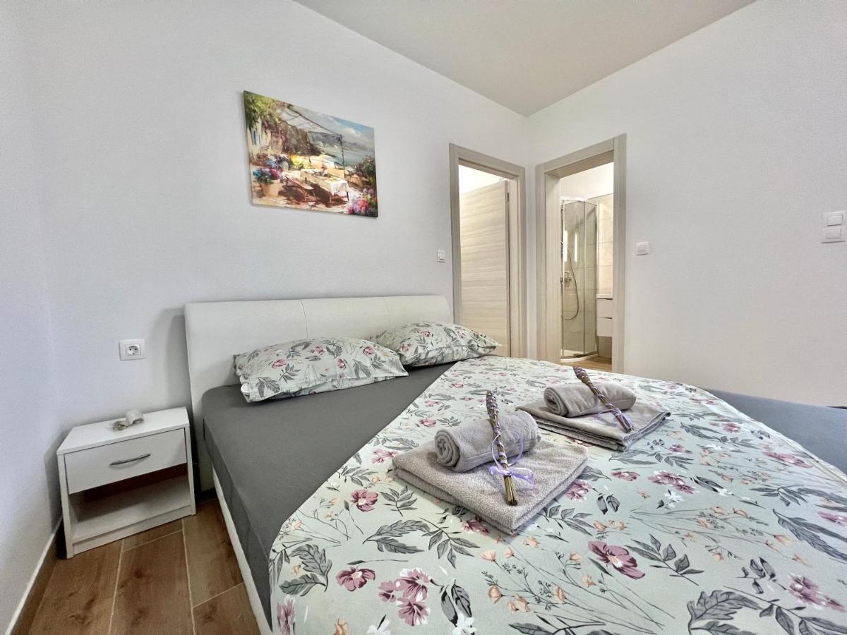 Fantasia Del Mare Apartment And Rooms 드라말리 외부 사진